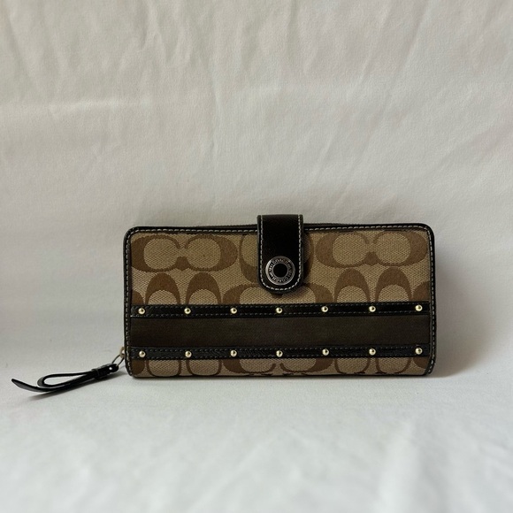 Coach Handbags - Coach Vintage signature wallet
